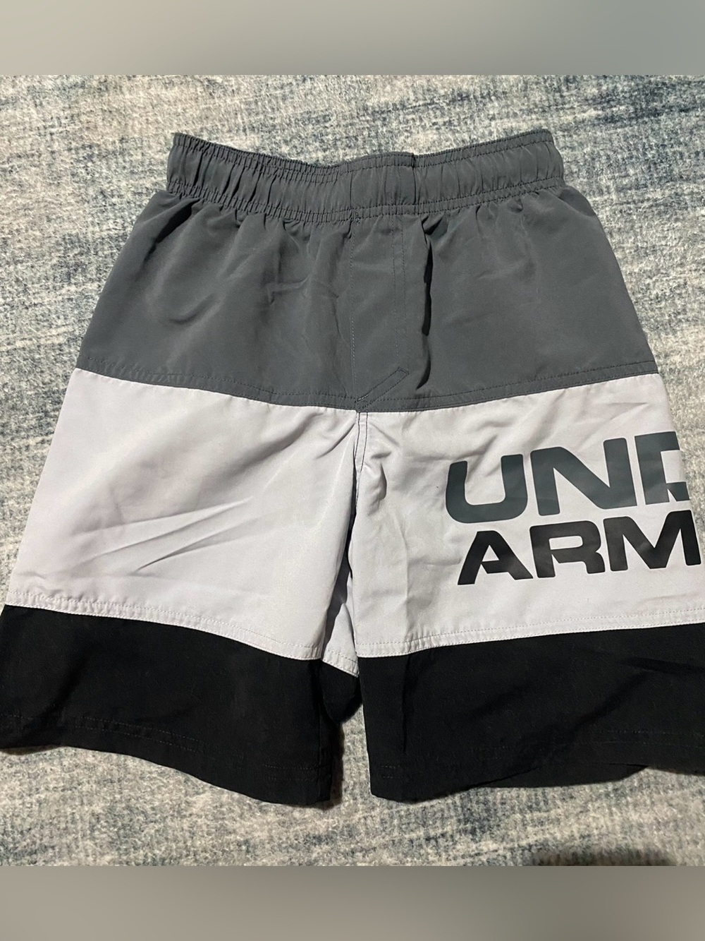 Under Armour boys Gray Black Colorblock swim trunks size small
